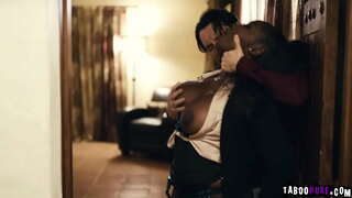 Այլասերված հաճախորդը ցանկանում է սեքսով զբաղվել սեռական риэлторшей Осой Cute, իսկ հետո նա կգնի շենք