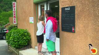 Sexy Sutlang pino Leiddi ay makakakuha ng hardfucked na may isang hard titi tao