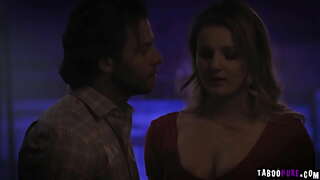 Seksi hatun ELiza Eves olgun damızlık zonklama horoz ile onu tatlı çörek itme izin