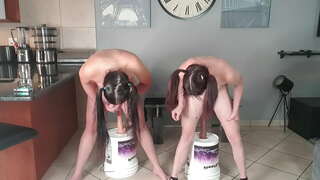 Кок изи сур чараш сиськастый дилдо шлюшка чӱчын 2 ыштен, пырля трахаться | ride dildo