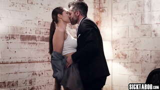 Seksikas MILF Bella Rolland sain keppis nii raske ja sügav ja talle meeldis see nii palju