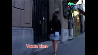 Donkerkop skoonheid Sarah Blou met natuurlike tiete ritte piel in alle posisies Donkerkop skoonheid Sarah Blou met natuurlike tiete ritte piel in alle posisies