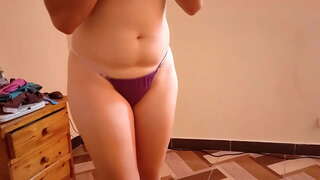 Slutty stepmom izdrāž mani un sūkā manu peni tad, kad es nāku mājās no studijām visu dienu