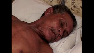 Vecs cilvēks kļūst daži tauku incītis