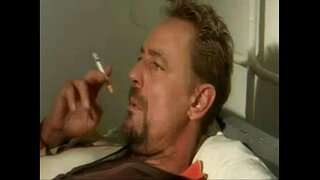 Vanha äijä vitun nuori koulutyttö