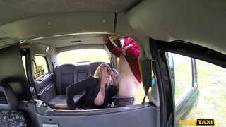 Krivotvoreni taksi Topla Prekrasna Halle Кисс Širi njezine Noge i Sisa Kurac