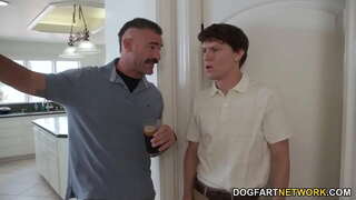 Vékony Ébenfa Chanel Skye Nem Anális Szex Nagy Fehér Farok